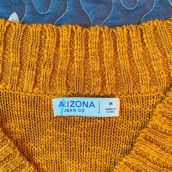 Arizona Cropped Sweater, Medium - Picture 2 of 2
